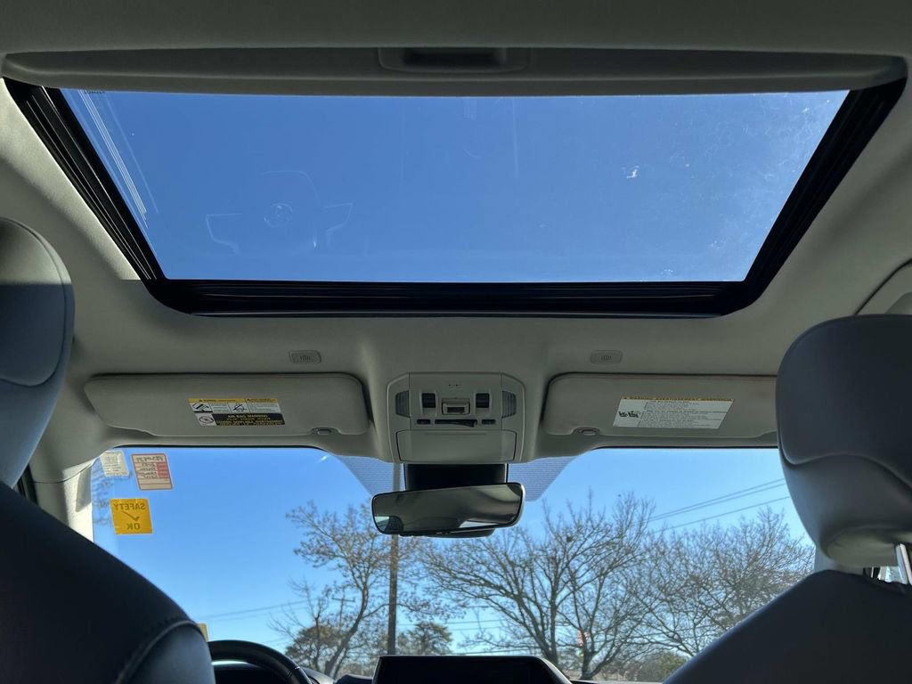 Used 2023 Toyota Highlander XLE image 10