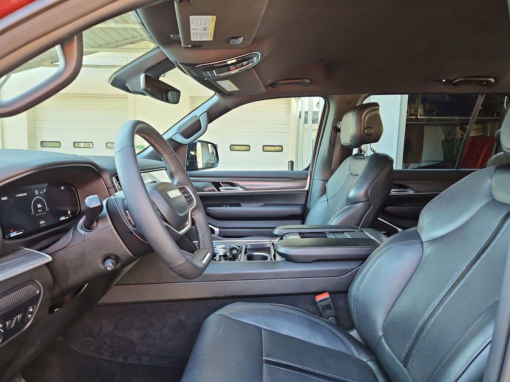 Used 2024 Jeep Wagoneer Series II w/ Flexible Seating Group image 23