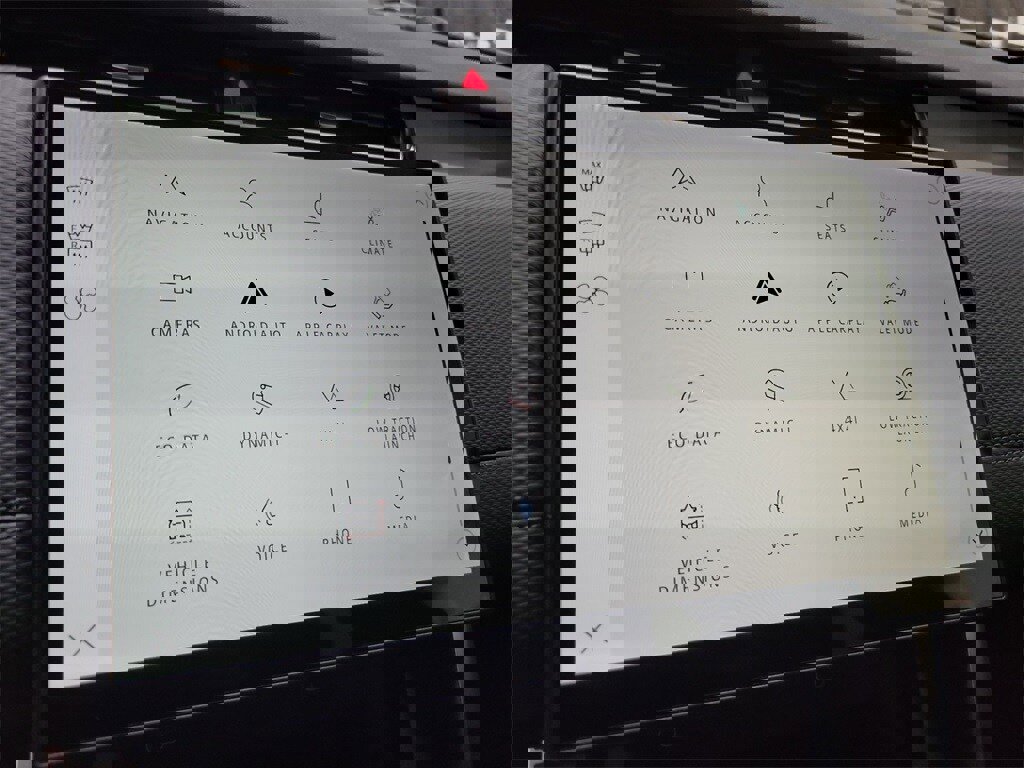 New 2025 Land Rover Discovery Sport Dynamic SE image 32