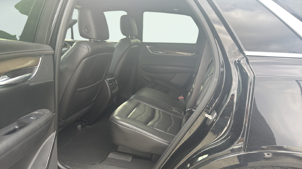 Used 2017 Cadillac XT5 Platinum w/ Driver Assist Package AWD/4WD image 13