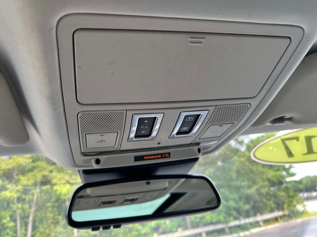 Used 2017 Jaguar F-PACE Premium image 34