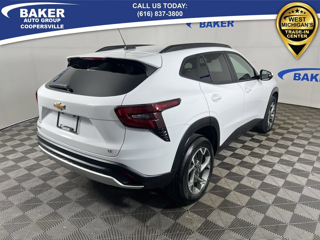 Certified 2024 Chevrolet Trax LT w/ Driver Confidence Package image 9