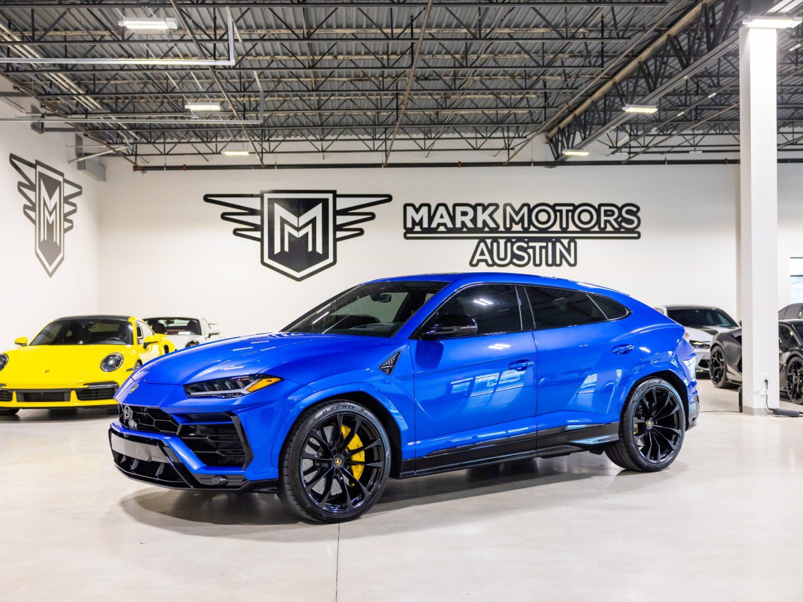 Used 2022 Lamborghini Urus AWD/4WD image 1