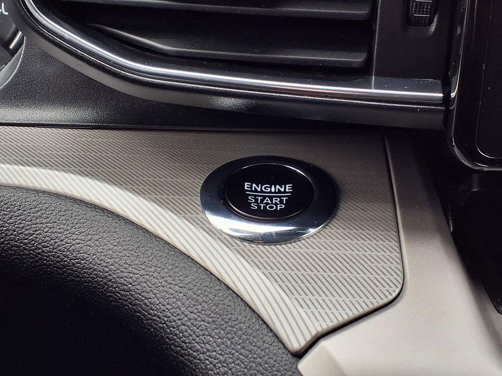 Used 2022 Ford Explorer XLT w/ Equipment Group 202A image 16