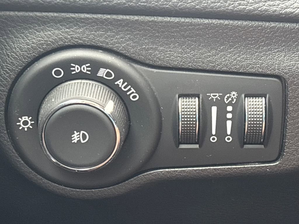 Used 2019 Jeep Compass Limited FWD image 23