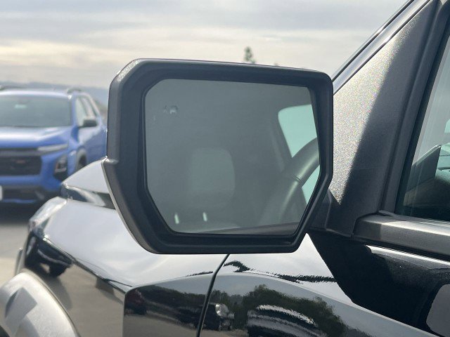 Used 2025 Chevrolet Colorado ZR2 w/ Midnight Edition image 21