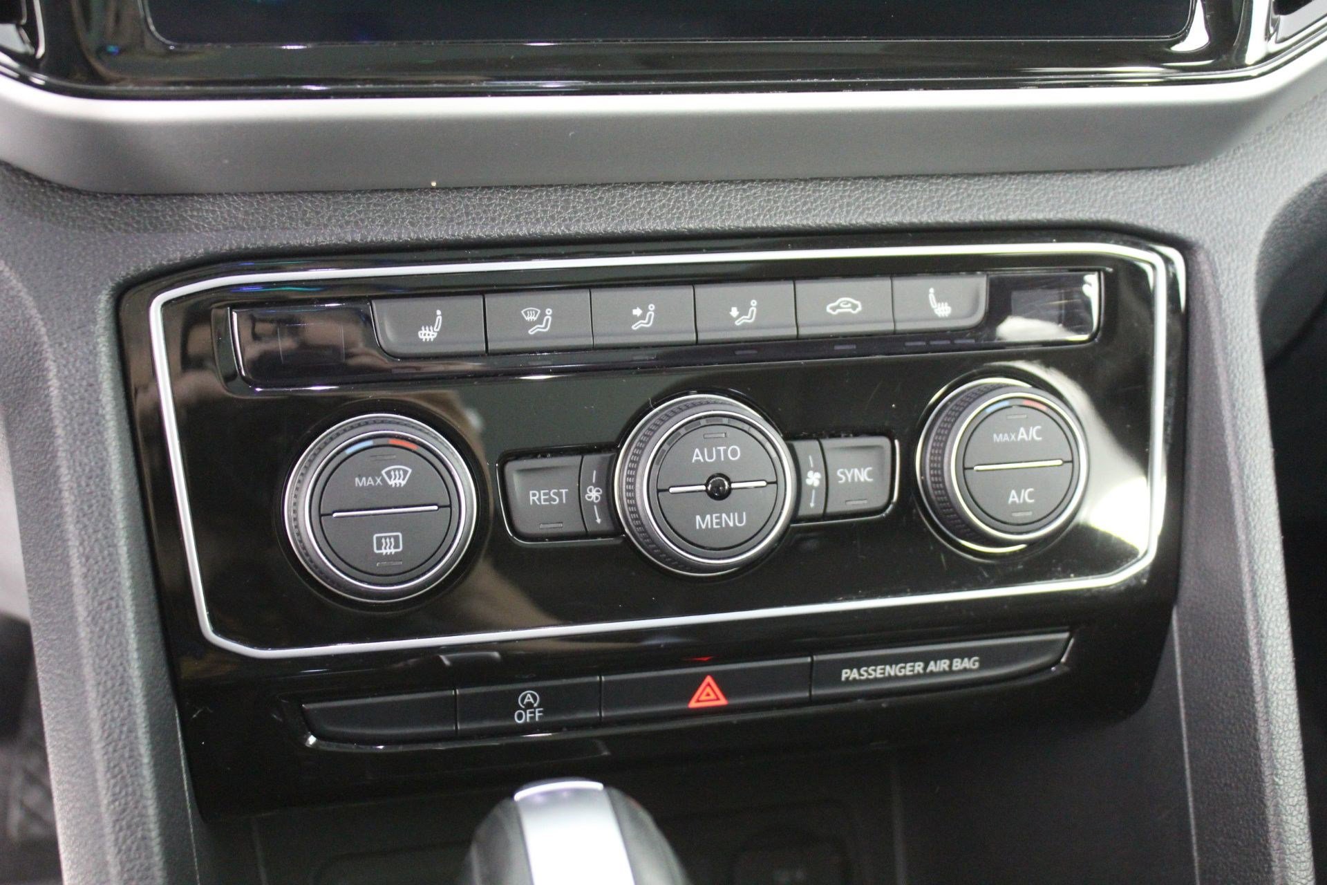 Used 2023 Volkswagen Atlas SE w/ Panoramic Sunroof Package image 16