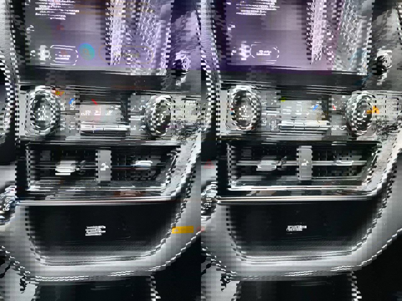 Used 2023 Toyota Highlander XLE image 18