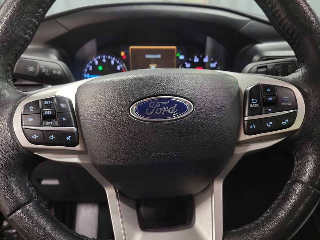 Used 2024 Ford Explorer XLT w/ Equipment Group 202A AWD/4WD image 18