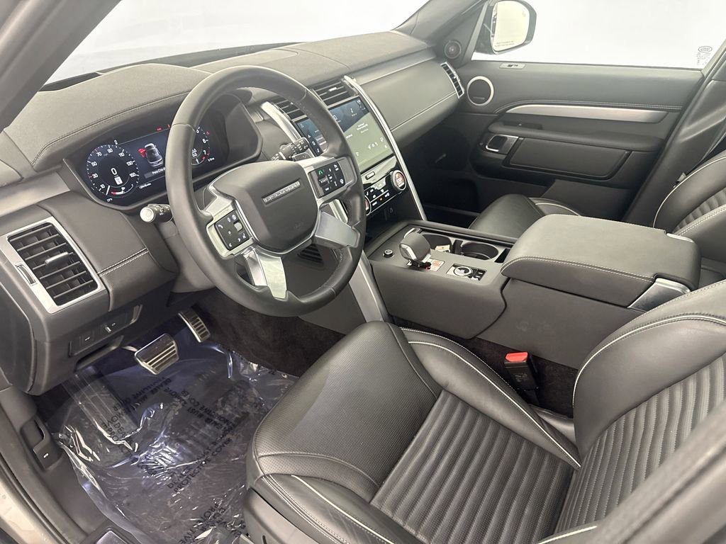 Certified 2024 Land Rover Discovery Dynamic SE image 9