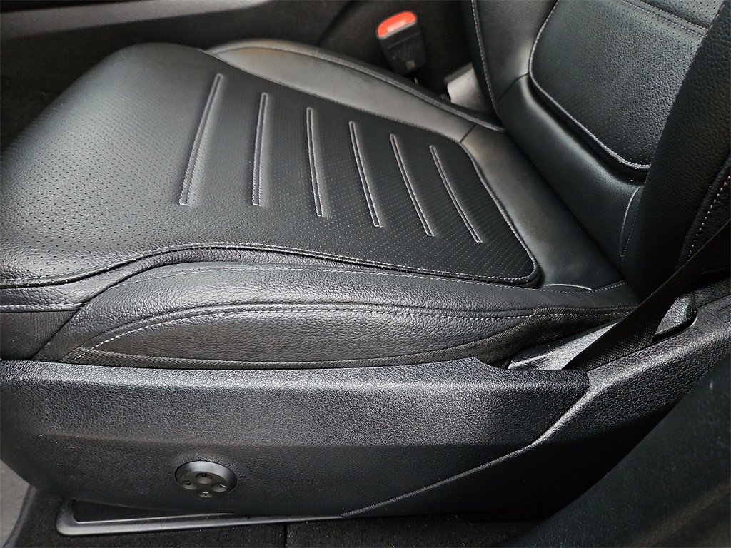 Used 2024 Mercedes-Benz GLC 300 4MATIC image 24