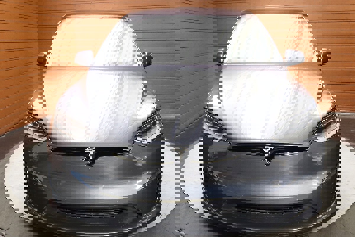 Used 2022 Tesla Model X image 2