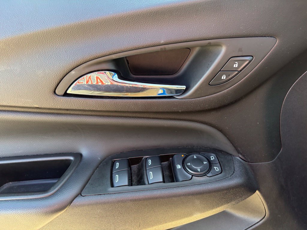 Used 2024 Chevrolet Equinox LT w/ LPO, Floor Liner Package FWD image 11