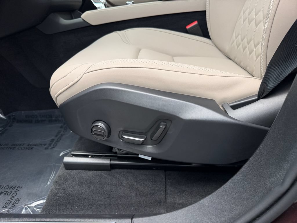 Certified 2026 Volvo XC90 B6 Plus AWD/4WD image 17