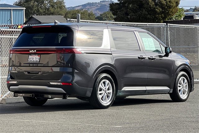 Used 2023 Kia Carnival LX image 5