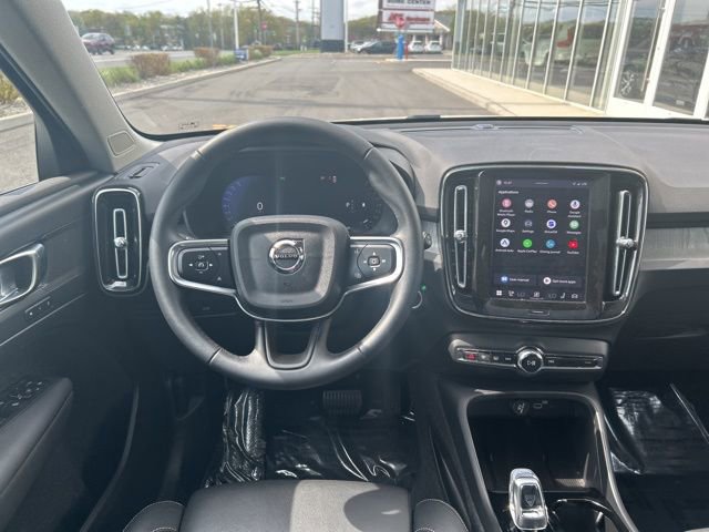 Certified 2025 Volvo XC40 B5 Plus AWD/4WD image 18
