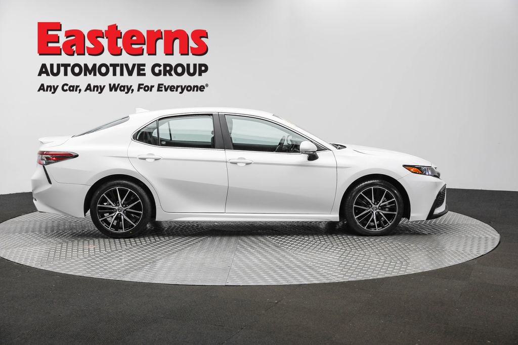 Used 2024 Toyota Camry SE FWD image 4