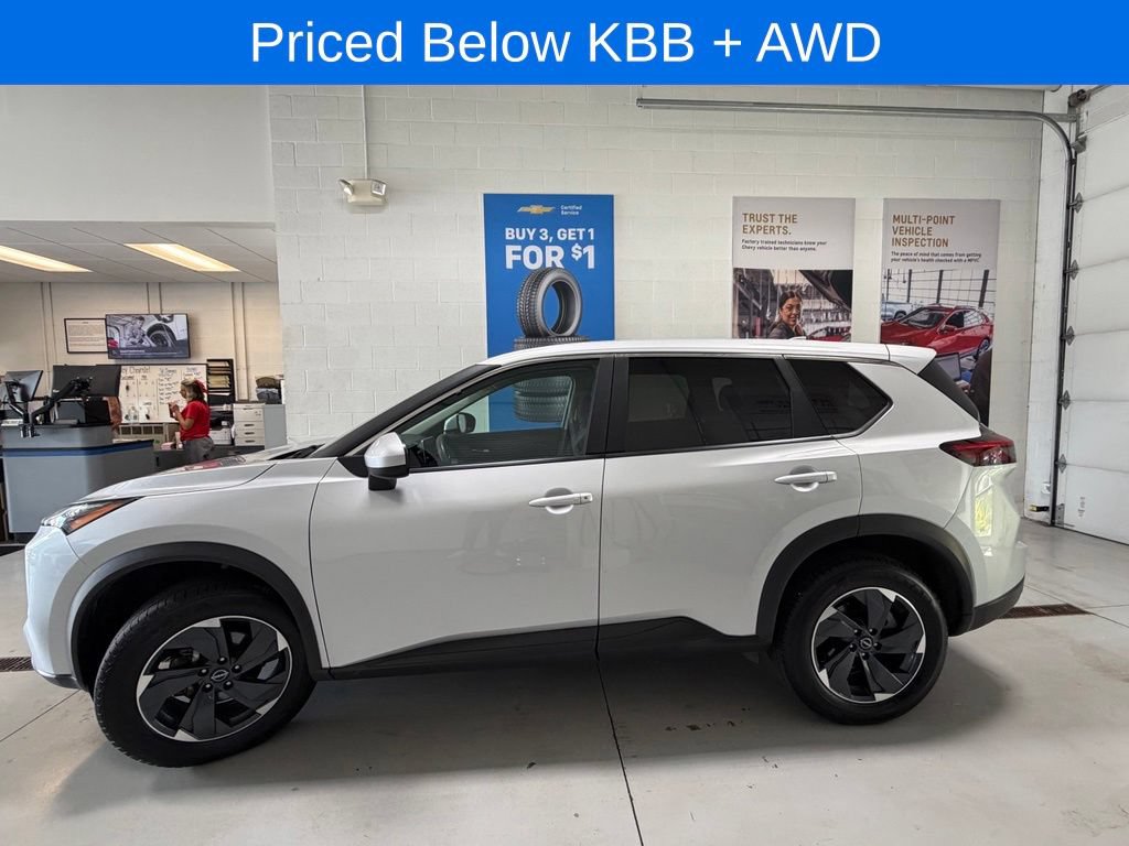 Used 2024 Nissan Rogue SV AWD/4WD image 4