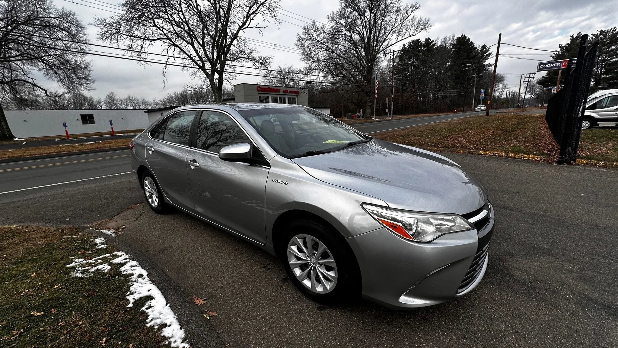 Used 2015 Toyota Camry LE image 3