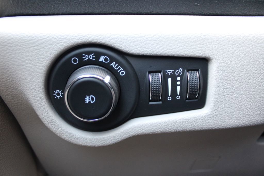 Used 2024 Chrysler Pacifica Select FWD image 22