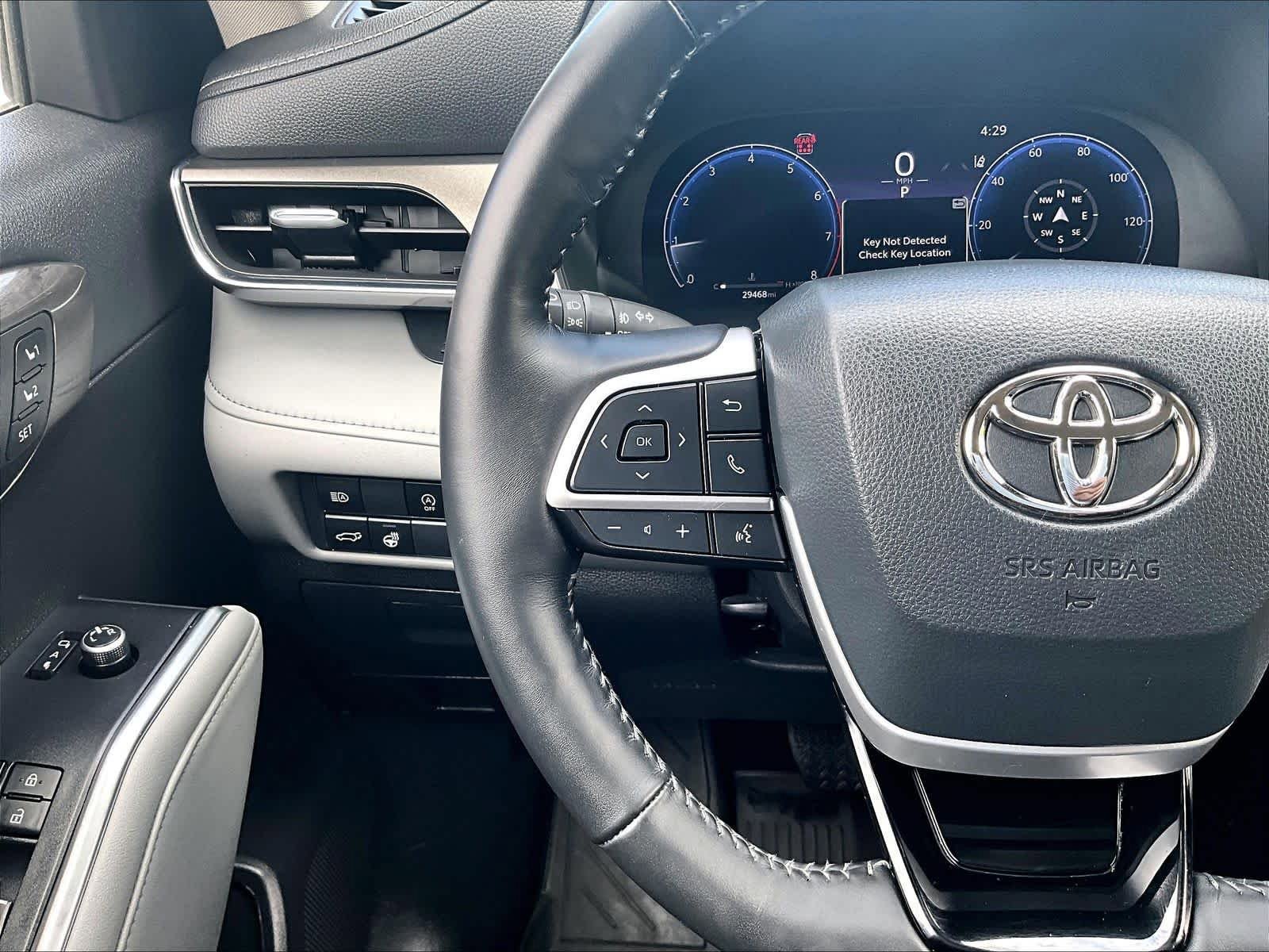 Used 2023 Toyota Highlander Limited AWD/4WD image 24