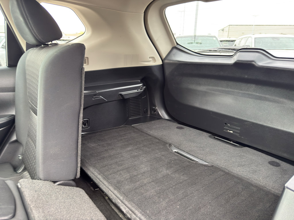 Used 2019 Nissan Rogue SV w/ Sun & Sound Touring Package AWD/4WD image 35