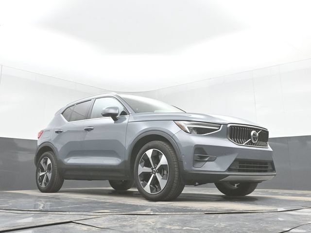 Used 2023 Volvo XC40 B4 Ultimate FWD image 37