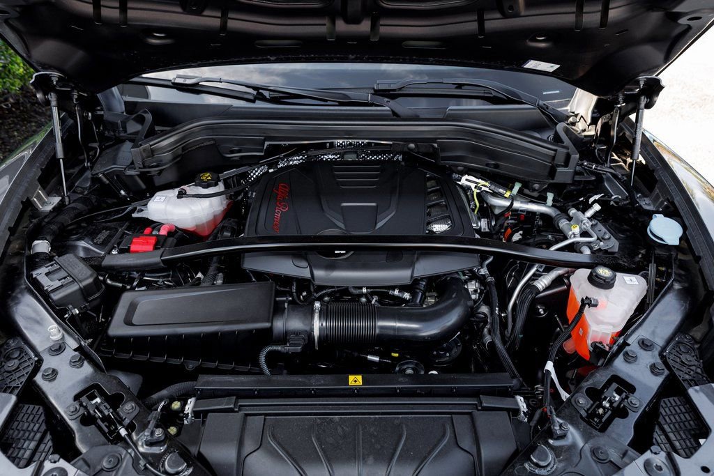 New 2025 Alfa Romeo Stelvio Sprint image 41