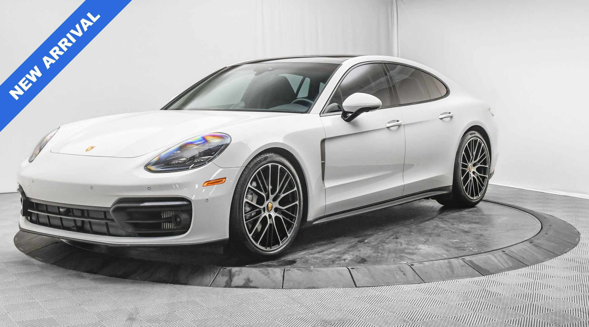 Used 2022 Porsche Panamera Platinum Edition image 3