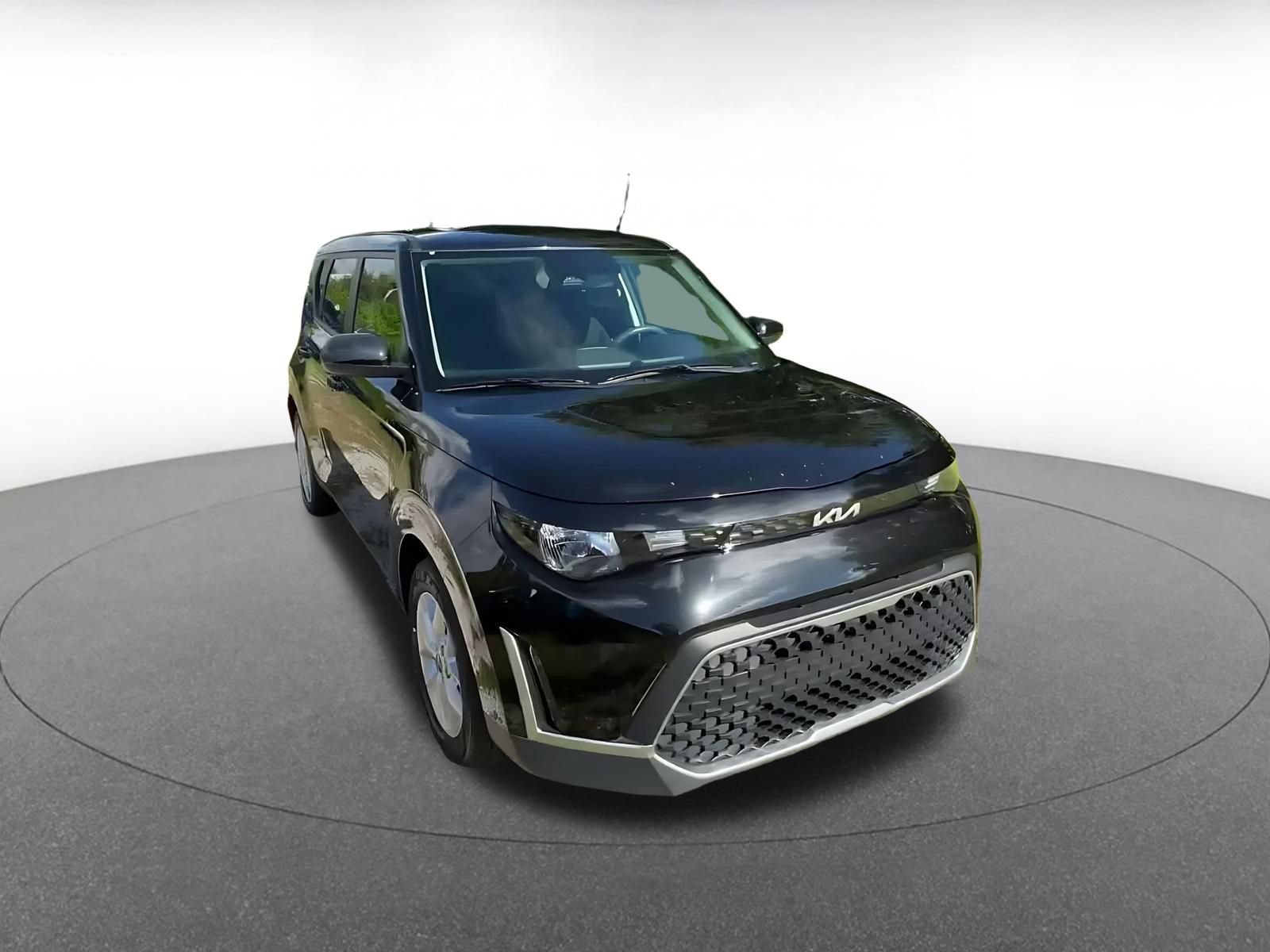 Used 2025 Kia Soul LX w/ LX Technology Package FWD image 3