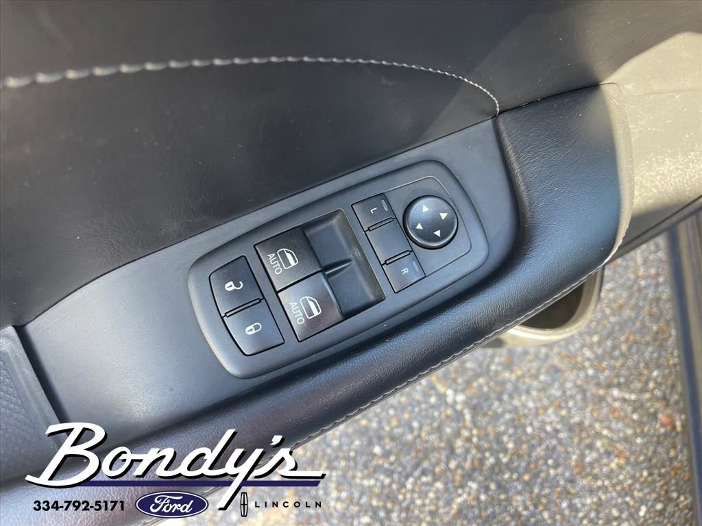 Used 2019 Dodge Challenger SXT w/ Plus Package image 10