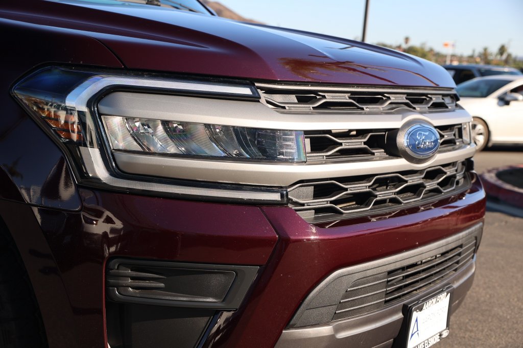 Used 2024 Ford Expedition XLT RWD image 9