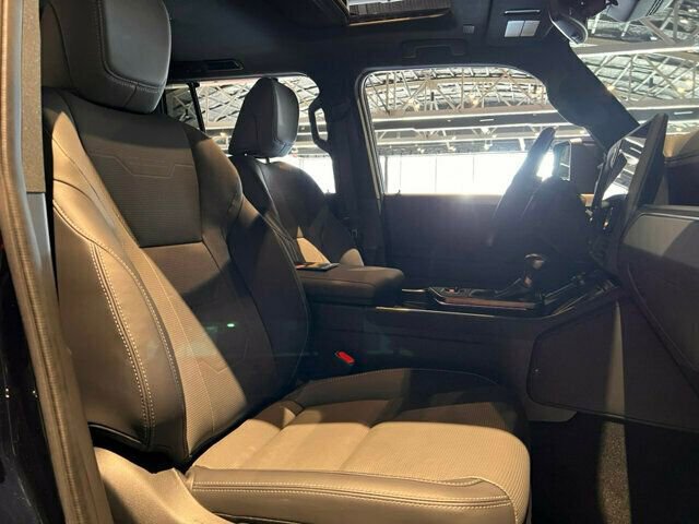 Used 2024 Lexus GX 550 image 32