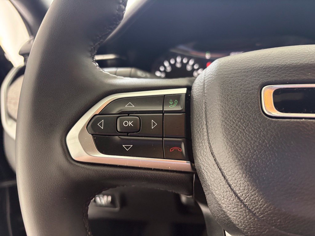 Used 2024 Jeep Compass Latitude AWD/4WD image 4