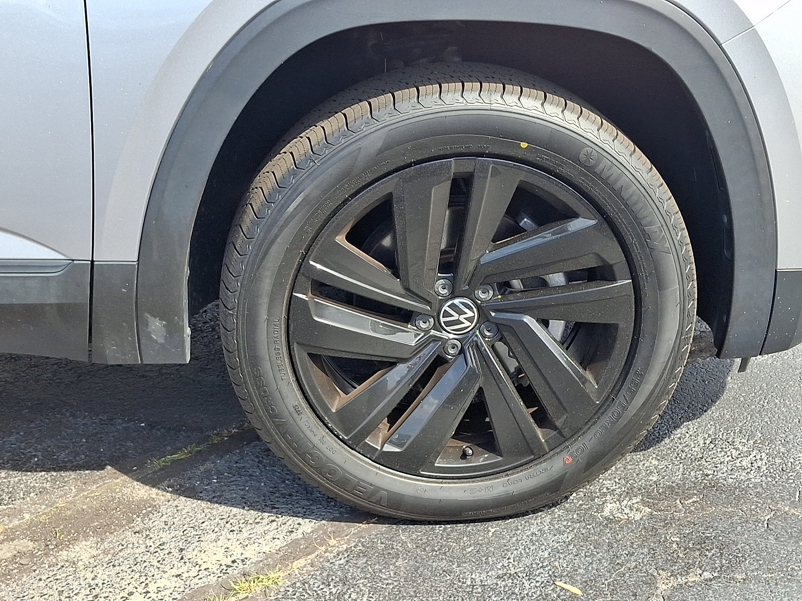 Certified 2022 Volkswagen Atlas Cross Sport SE w/ Black Wheel Package AWD/4WD image 8