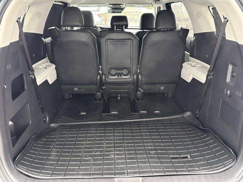 Used 2024 Kia Carnival EX image 13