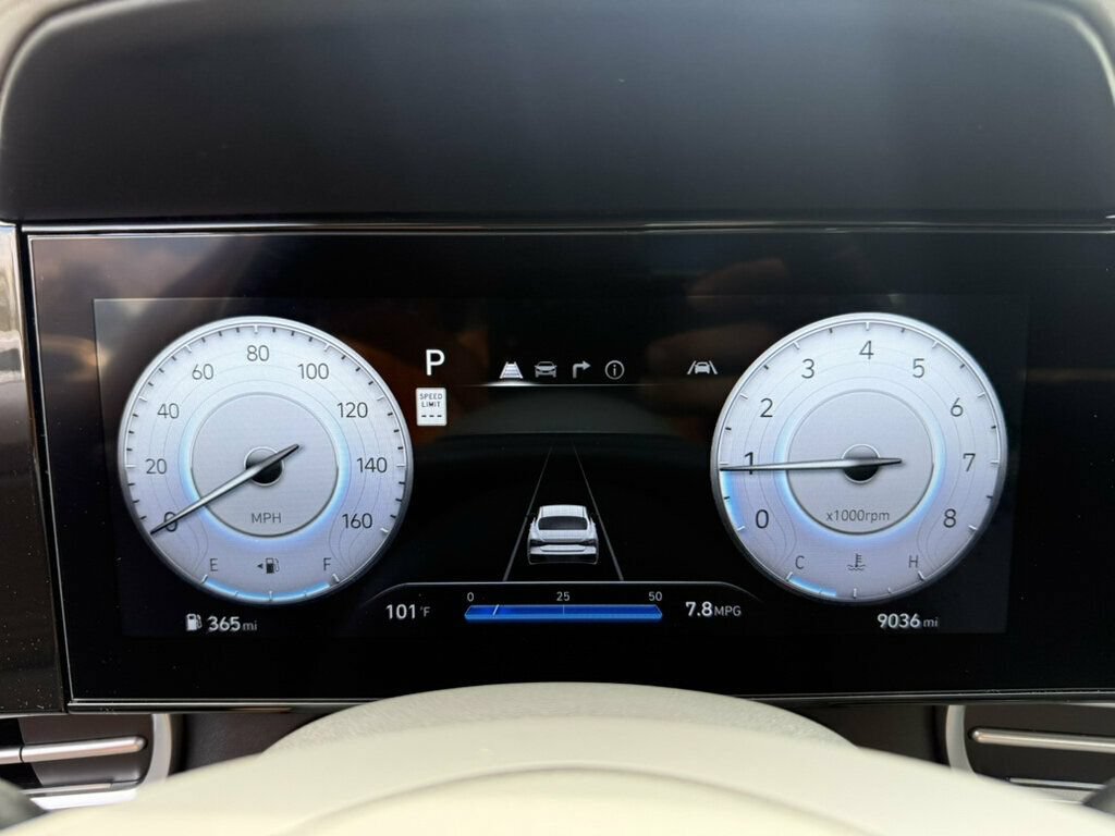 Used 2025 Hyundai Elantra SEL FWD image 4