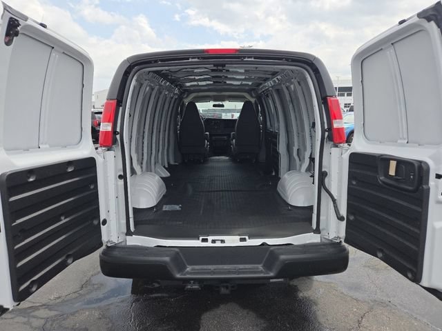 New 2025 GMC Savana 3500 Extended w/ Driver Convenience Package RWD image 27