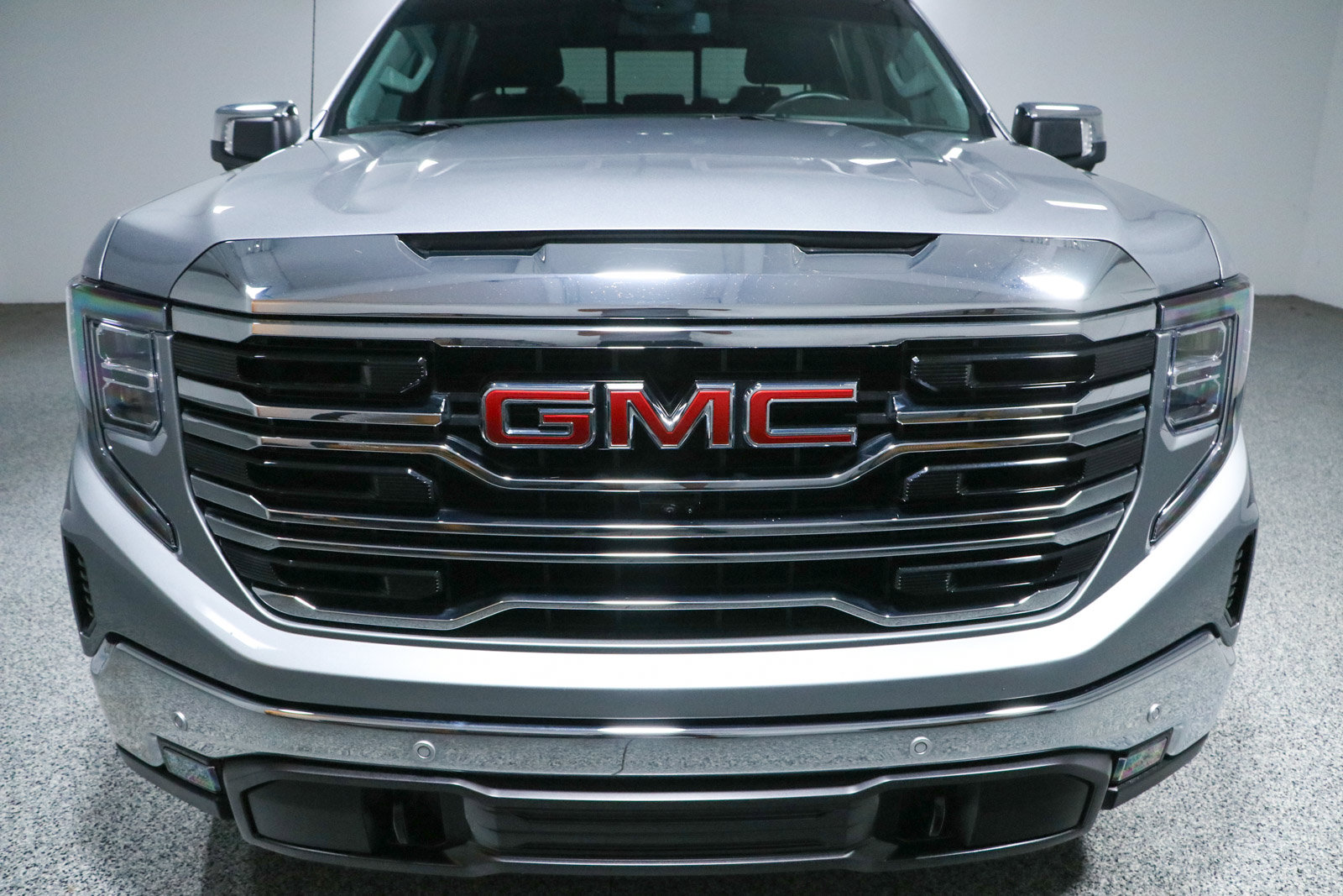 Used 2024 GMC Sierra 1500 SLT w/ SLT Premium Plus Package AWD/4WD image 4