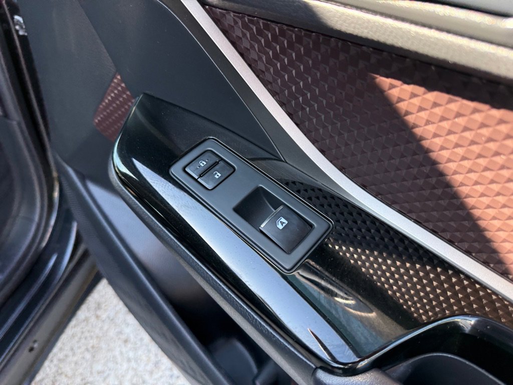 Used 2019 Toyota C-HR Limited FWD image 22
