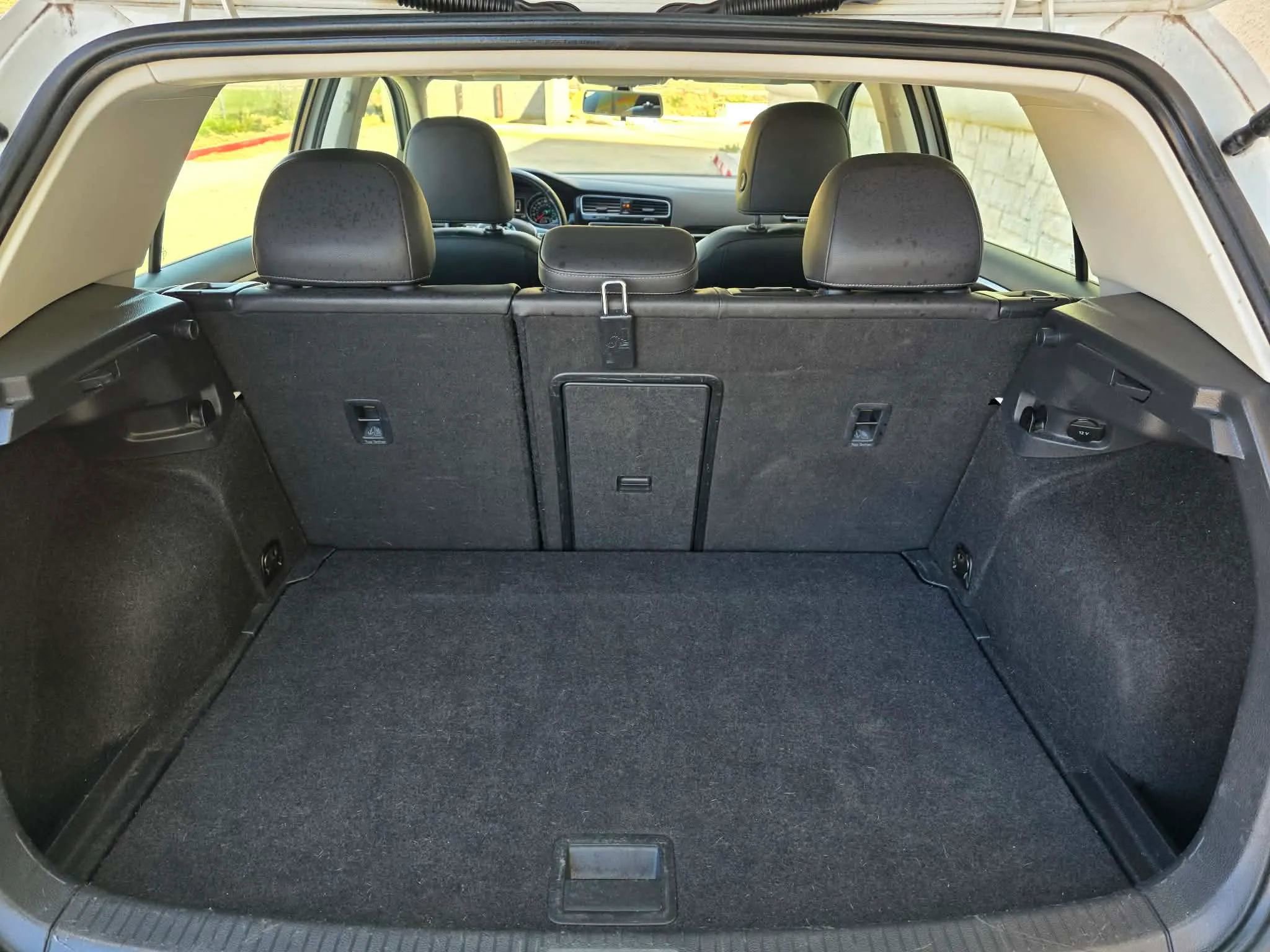 Used 2015 Volkswagen Golf S image 25