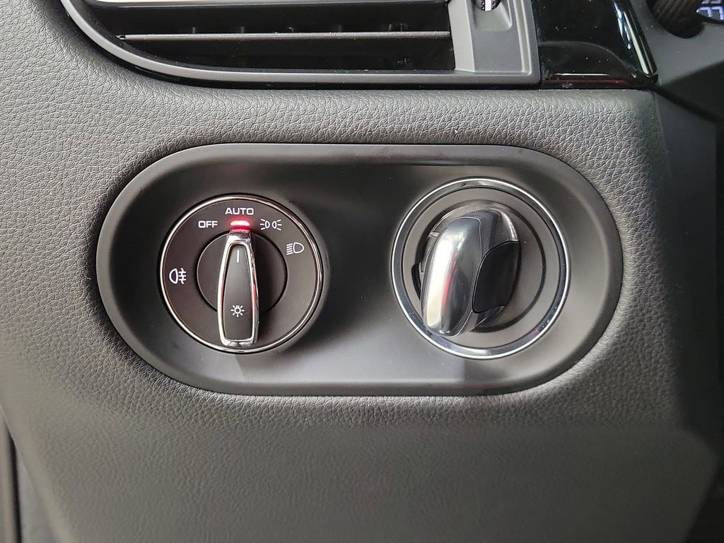 Used 2025 Porsche Macan image 31