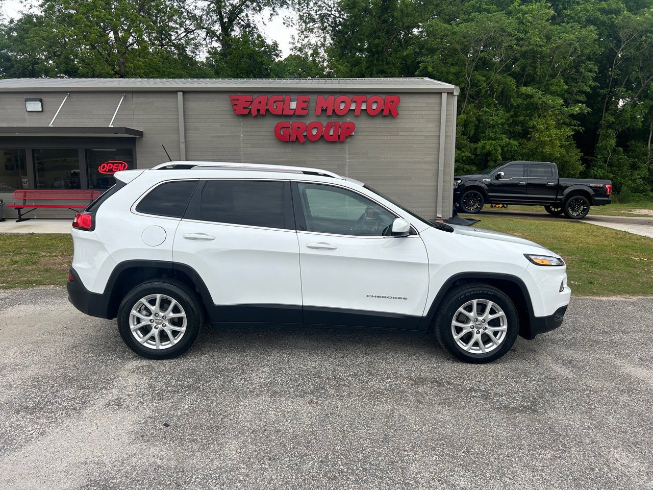 Used 2018 Jeep Cherokee Latitude w/ Mobile Office Group image 1