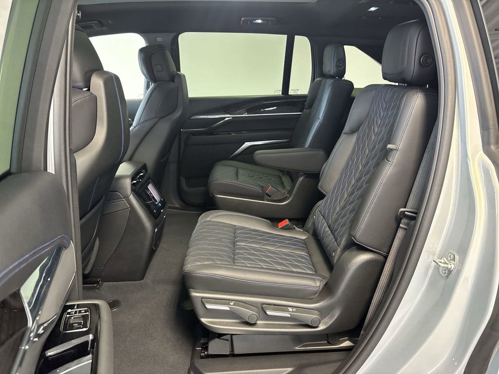 New 2025 Cadillac Escalade IQ Luxury 1 w/ LPO, Radiant Package image 35