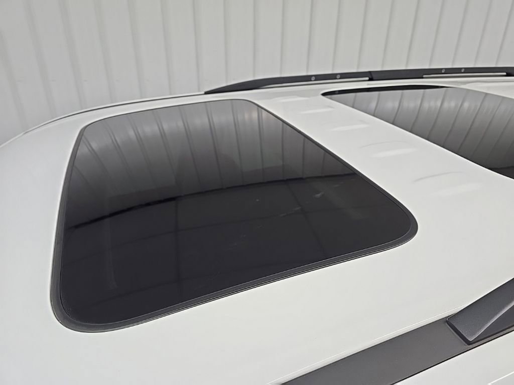 Used 2019 Chevrolet Traverse RS image 11