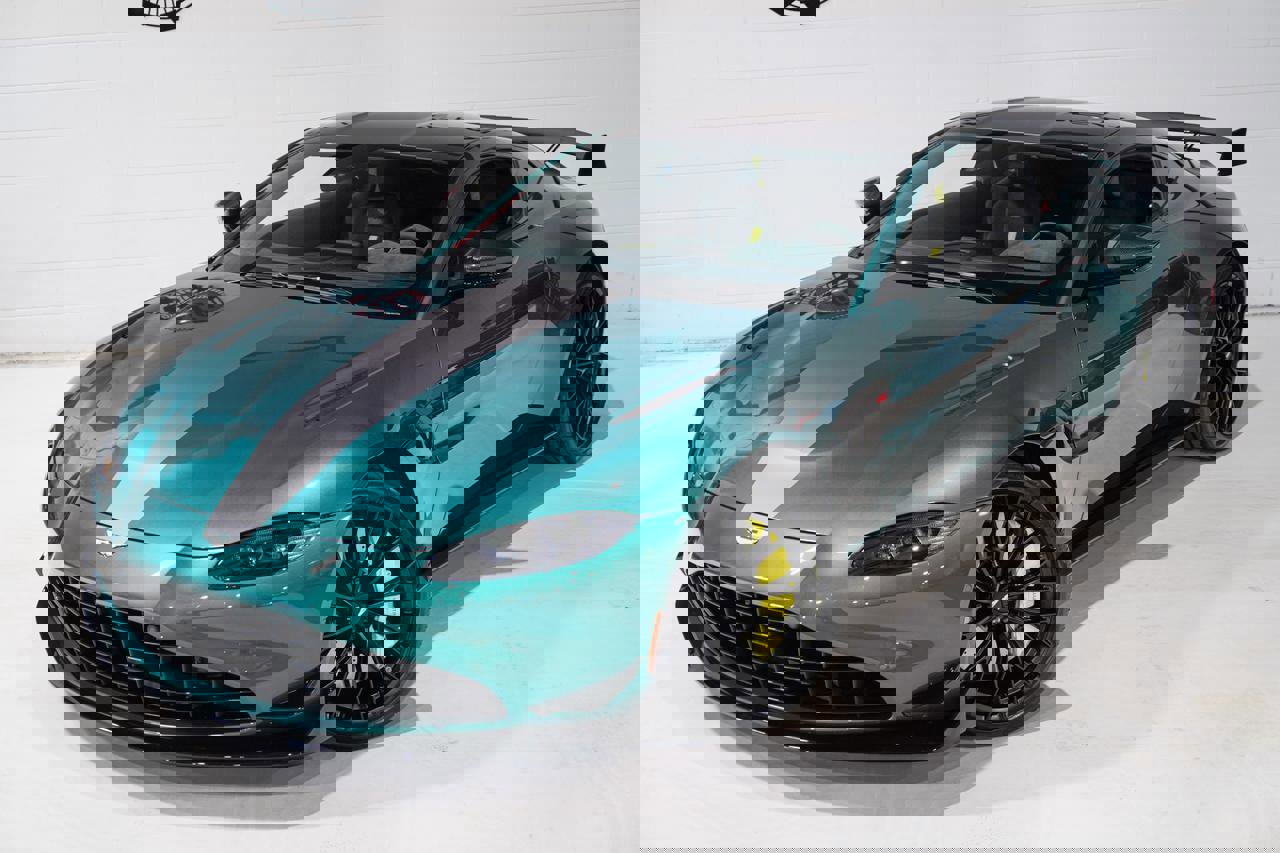 Used 2023 Aston Martin V8 Vantage Coupe image 32