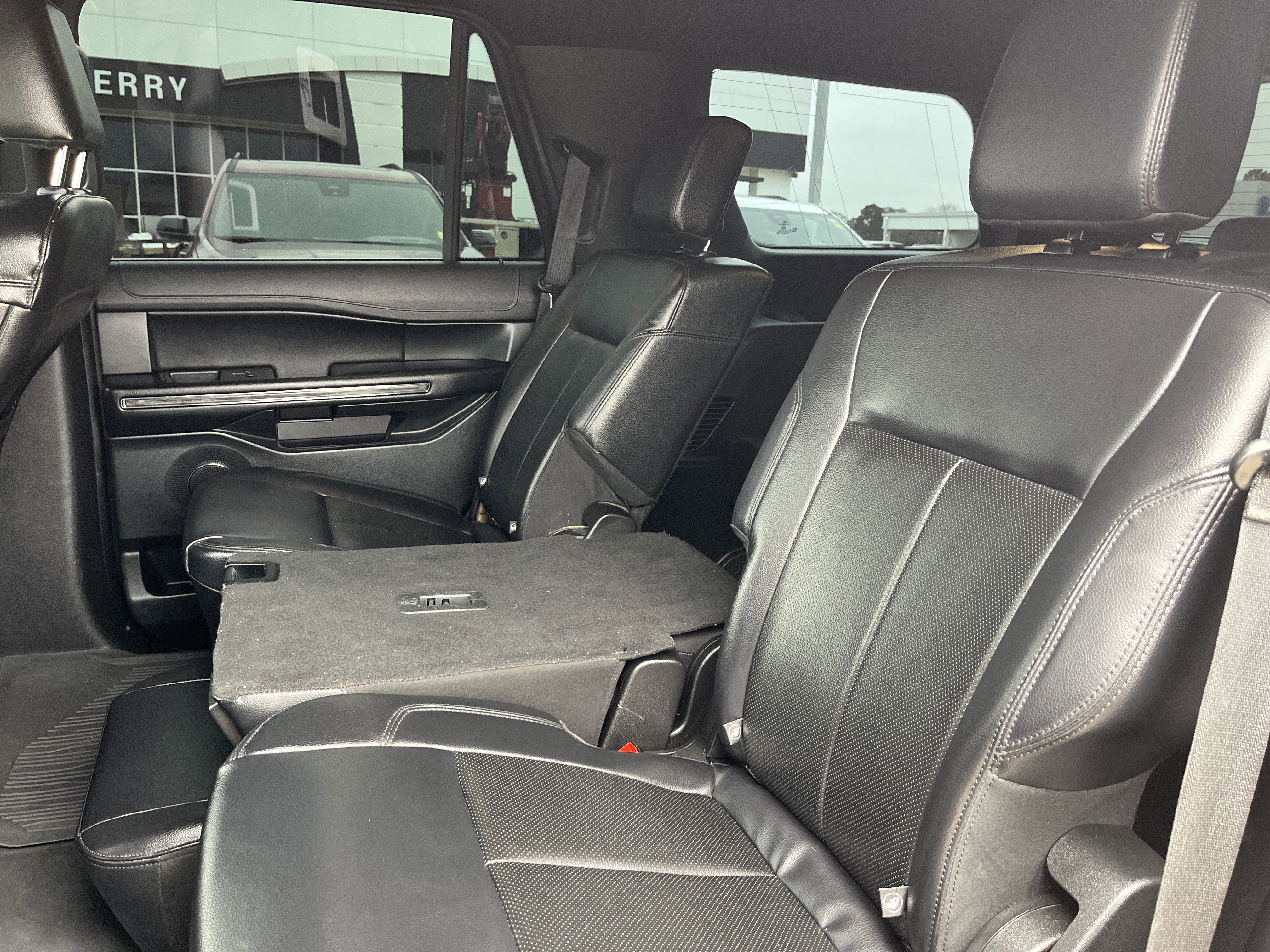 Used 2021 Ford Expedition XLT image 12