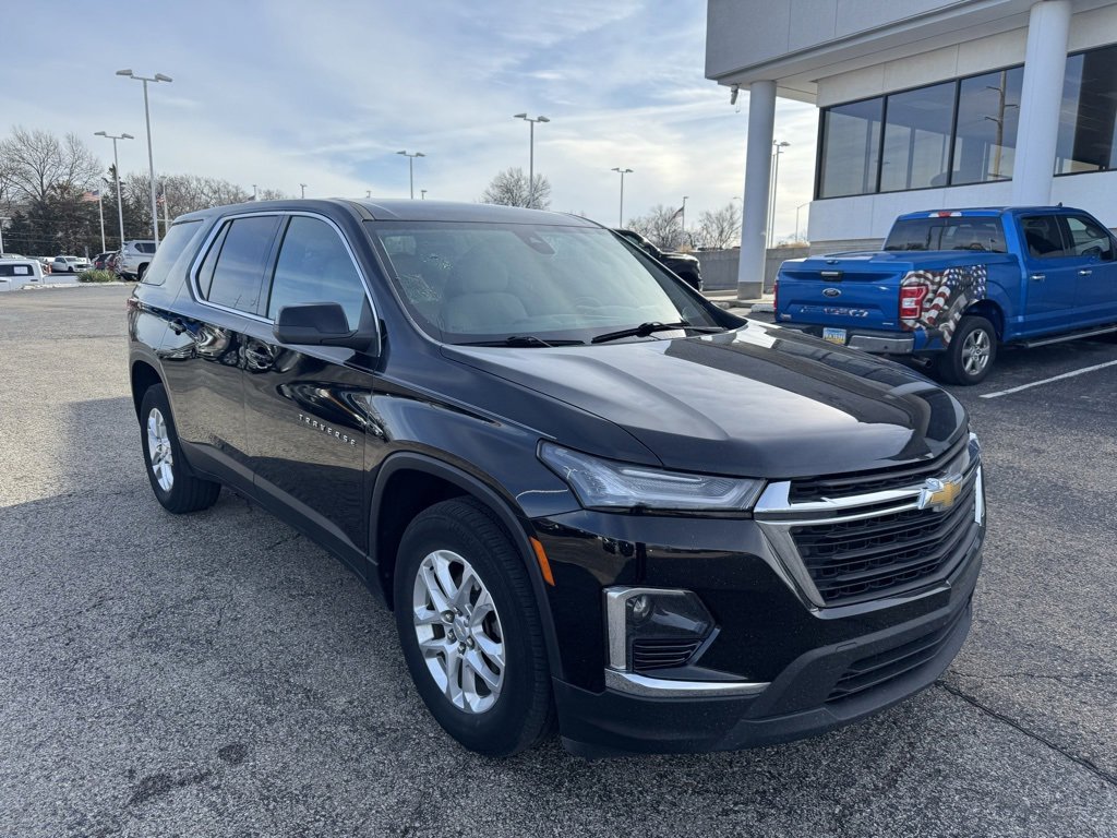 Used 2023 Chevrolet Traverse LS image 1
