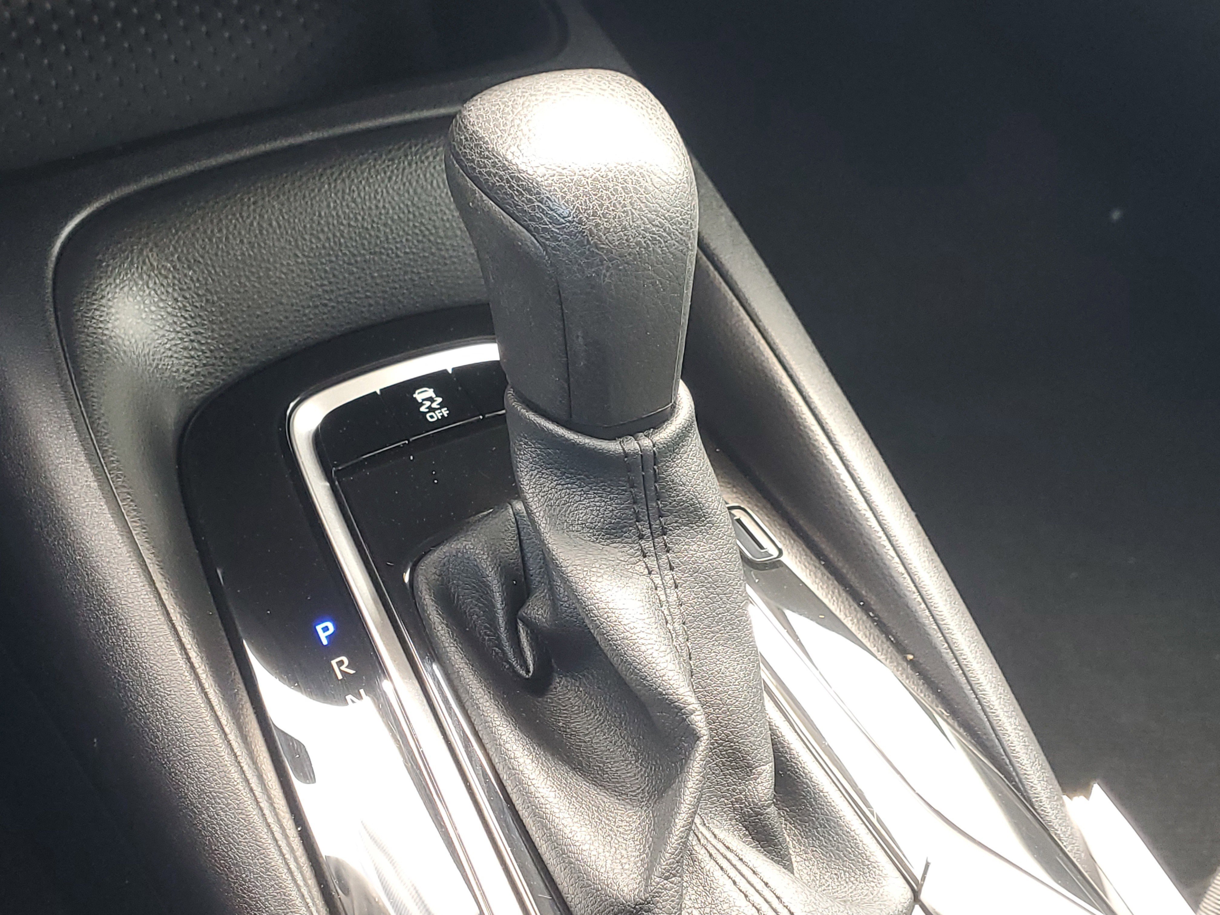 Certified 2025 Toyota Corolla LE FWD image 29