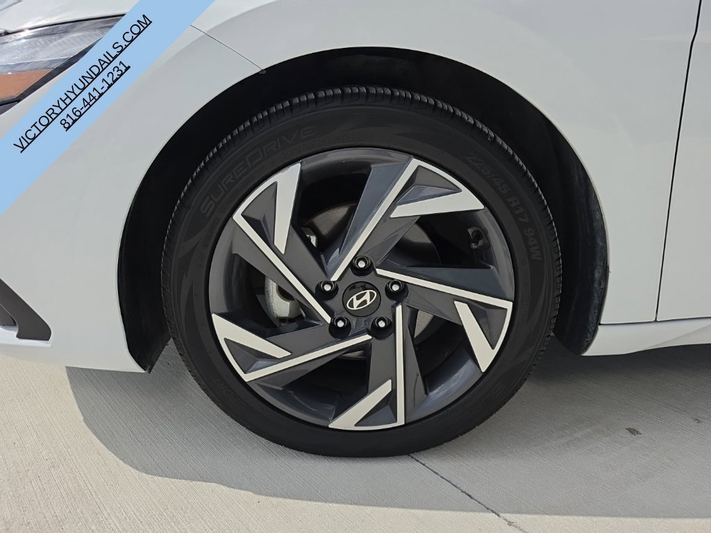 Used 2025 Hyundai Elantra SEL FWD image 11